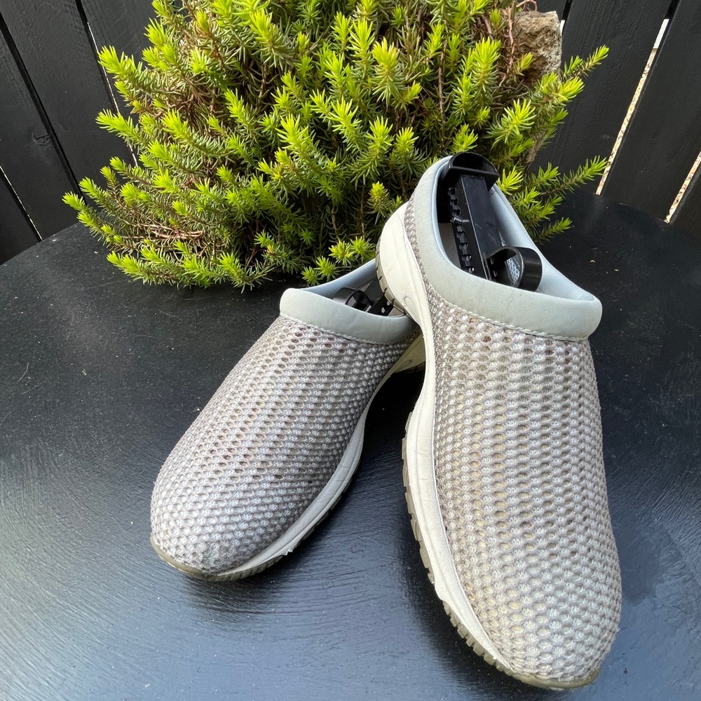 SOLD Women’s MERRELL slip on IN SUMMER GRAY